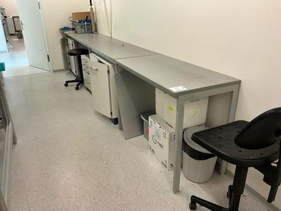 Overview picture of laboratory working table (4x)
